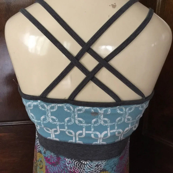 Soybu gray w/ floral/ chain pattern workout top XS - Picture 4 of 4